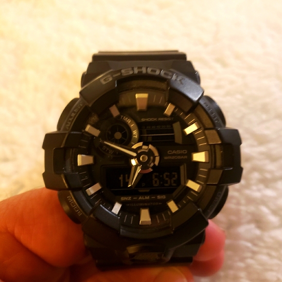 Casio G Shock Digital 200M Black W/ Red Accents 50mm Men Casio G-Shock 50mm Watch